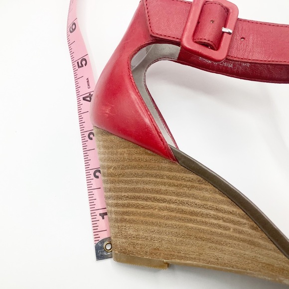 Adorable red Caslon T-strap wedges - Picture 4 of 8